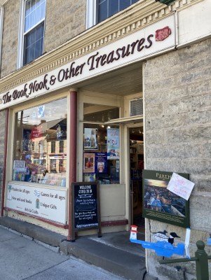 the book nook and other treasures