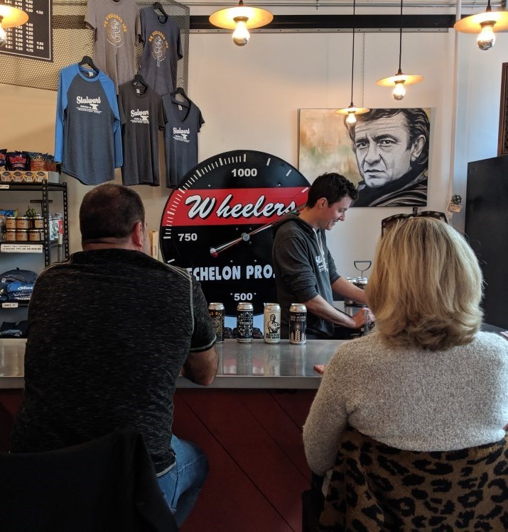 CUSTOMERS SITTING IN A BAR AND HAVE BEERS TOGETHER